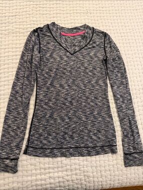 Women’s Cuddl Duds Long Sleeve Space-Dye V-Neck Top in Charcoal